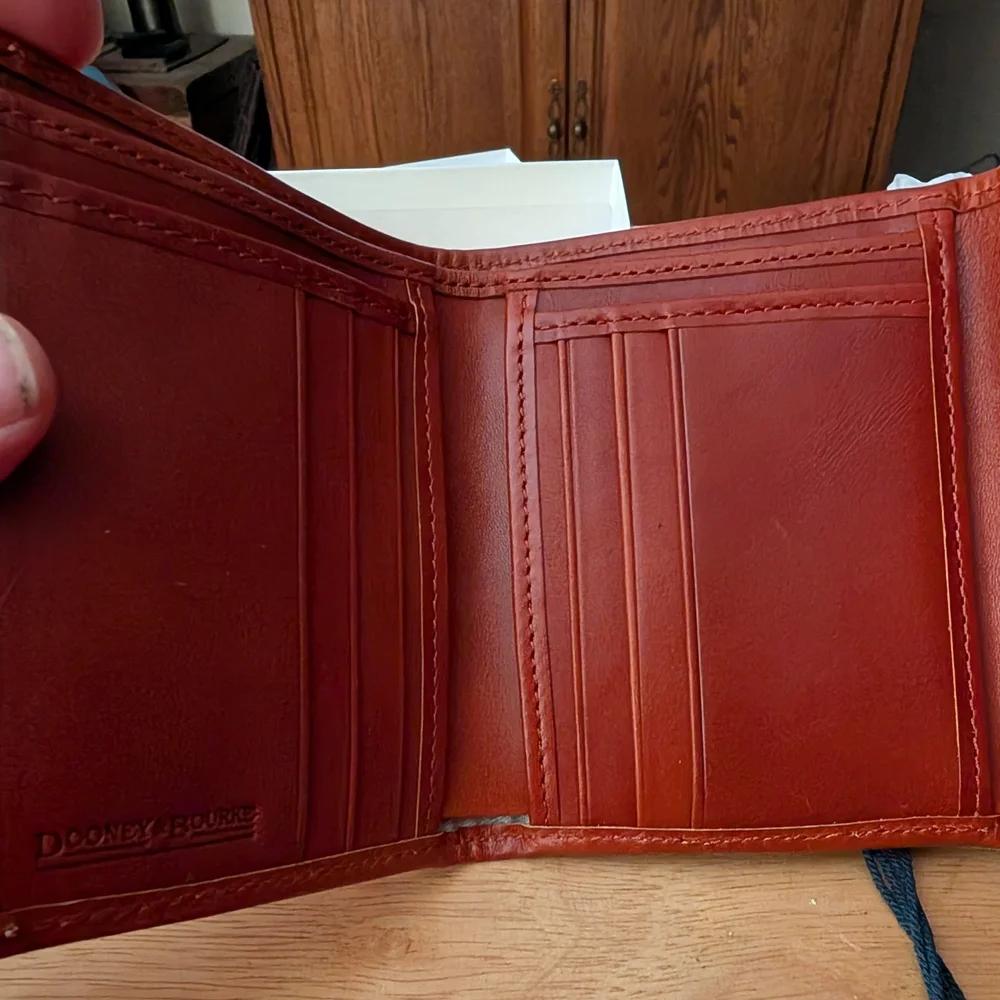 New With Tags And Box Ladies Dooney & Bourke Clemson Wallet - Picture 5 of 9